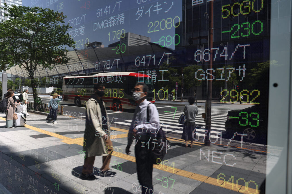 1人当たり平均賃金には基本給を底上げするベースアップや定期昇給などが含まれ、残業代やボーナスは対象としない。(AFP)