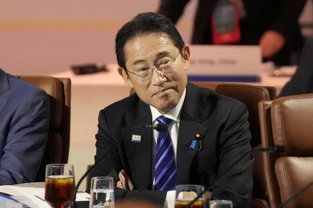 首相の給与は年46万円増の4061万円、閣僚は32万円増の2961万円となる。