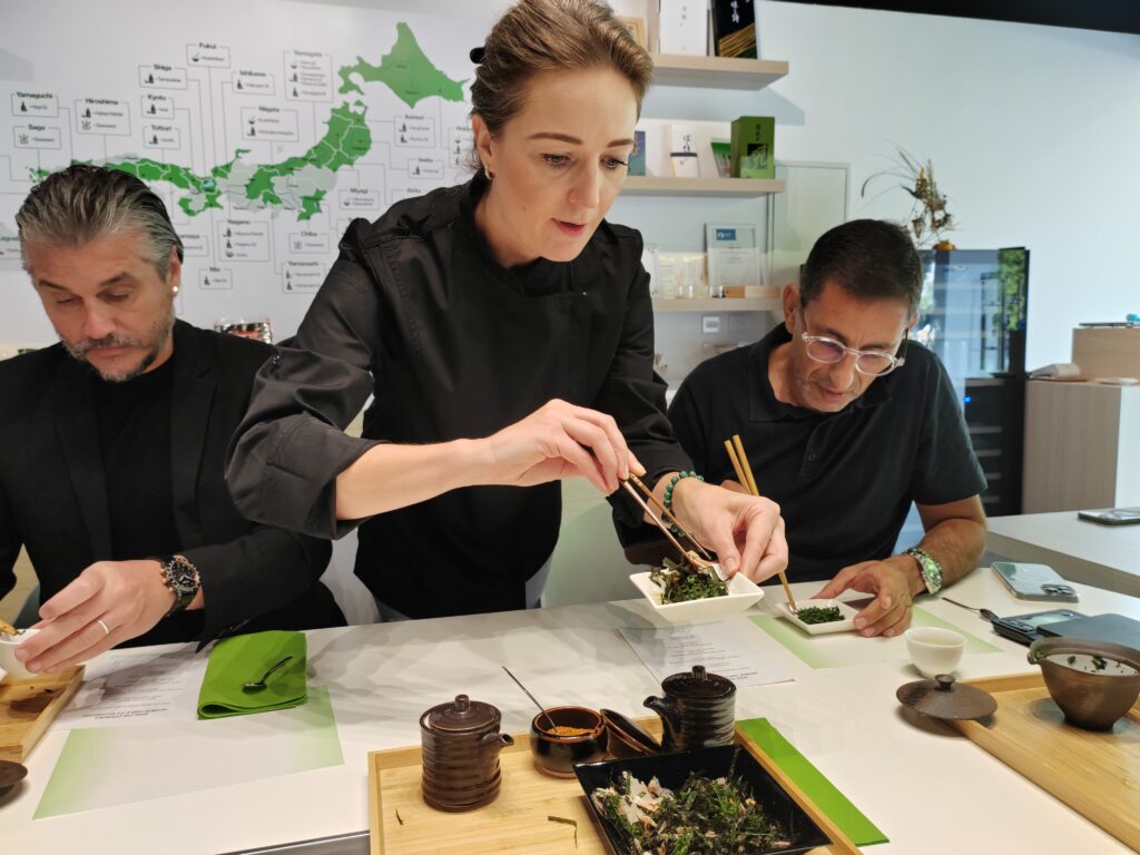 年に4回開催されるマスタークラスでは、特別に厳選された和食を調理し、職人による陶器で本格的な日本茶を楽しむことができる。(提供)