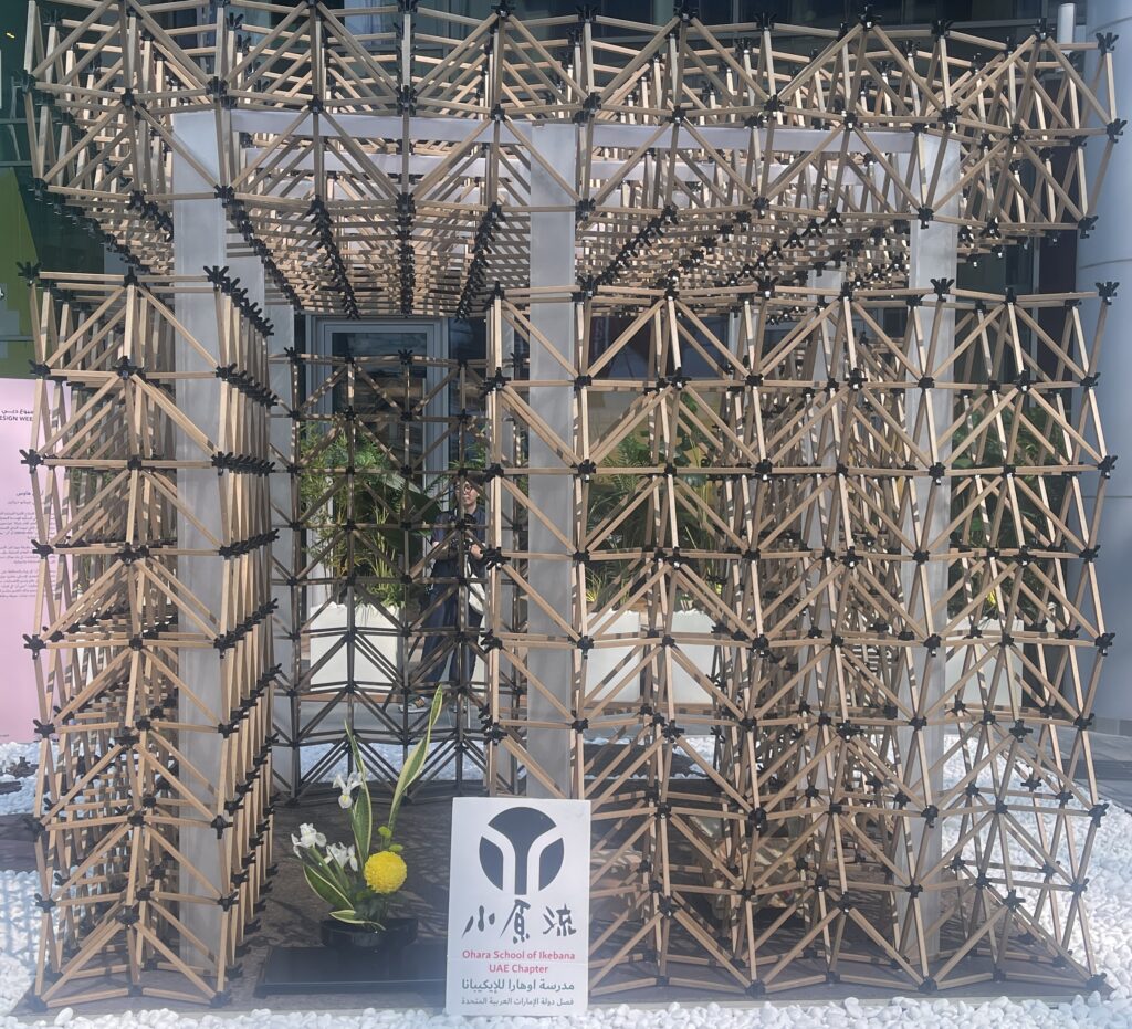 見事な建築作品である「アラビ庵」は、全てが食品廃棄物で作られた日本式の茶室で、ドバイ・デザイン・ウィークで展示される。（ANJ）