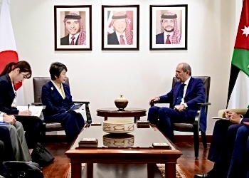 上川陽子外務大臣は11月4日、ヨルダンのアイマン・アル・サファディ外務大臣とアンマンで会談した。(外務省)