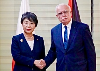 パレスチナを訪問中の上川洋子外務大臣は、リヤード・マーリキー・パレスチナ外務・移民庁長官と会談し、ガザの一般市民を守るのが重要であることに同意した。 (MOFA)