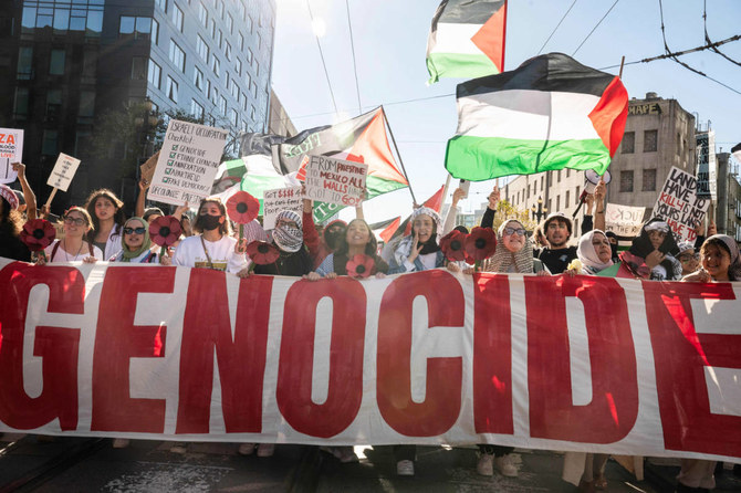 2023年11月4日、カリフォルニア州サンフランシスコで行われた「パレスチナ連帯」の行進に参加する人々。（AFP）