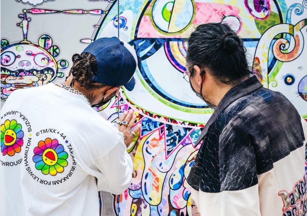 ハミルトンは「村上の作品とテクニックの大ファン」だと語った。（インスタグラム/@takashipom）