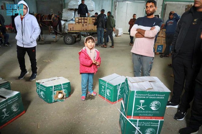 KSreliefは、ガザ地区で影響を受けたパレスチナ人への様々な救援活動を続け、彼らの苦しみを和らげている。（SPA）