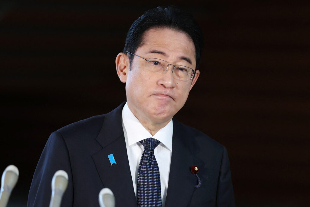 閣僚・副大臣・政務官の政務三役から同派所属の計15人全員を外す案も浮上。(AFP)