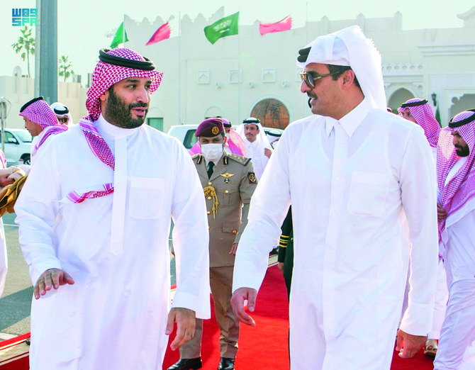 カタールで、シェイク・タミーム・ビン・ハマド首長が、ムハンマド・ビン・サルマン皇太子を出迎えている。（サウジ通信）