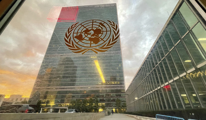 国連総会ホール内部から見える国連本部ビル。2021年9月21日（AP）