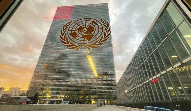 国連総会ホール内部から見える国連本部ビル。2021年9月21日(AP)