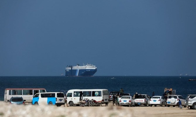 先月フーシ派に拿捕された商業船ギャラクシー・リーダー号（2023年12月5日、イエメンのアルサリフ沖で撮影）。(ロイター）