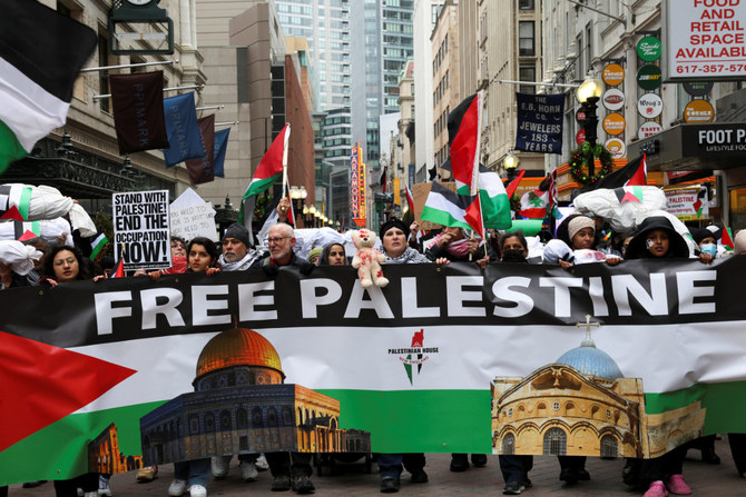 2023年12月17日、マサチューセッツ州ボストンで、イスラエルとハマスの対立が続く中、ガザでの恒久的停戦を求めて行進する「パレスチナ連合軍」の支持者たち。(ロイター）