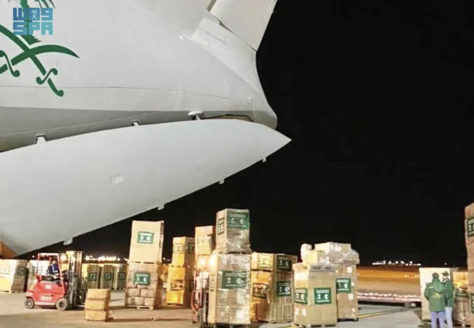 この航空機は、包囲されたガザ地区の住民に提供する18トンの医薬品を搭載している。（SPA）