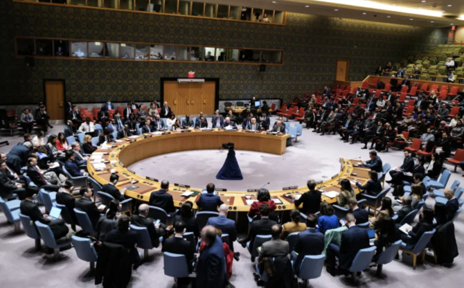 サウジアラビア外務省は土曜日、国連安全保障理事会決議2720の採択を歓迎すると述べた。(AFP)