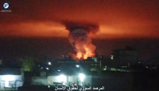 シリア人権監視団がウェブサイトに掲載した動画の静止画像。23日にトルコ軍の戦闘機がシリア北東部の石油施設を空爆し、爆弾が爆発している。（提供：シリア人権監視団）
