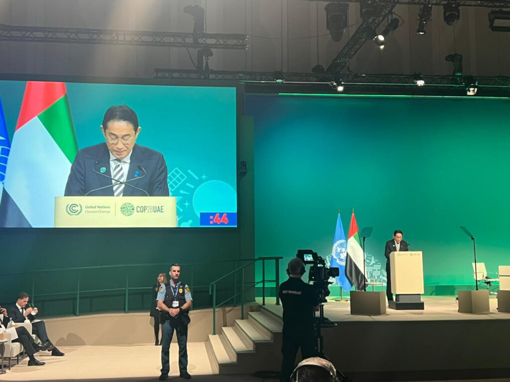 岸田首相は、世界がまだ1.5℃の目標に到達していない中、日本の野心を高め、2030年までに取るべき行動を発表した。(ANJ）