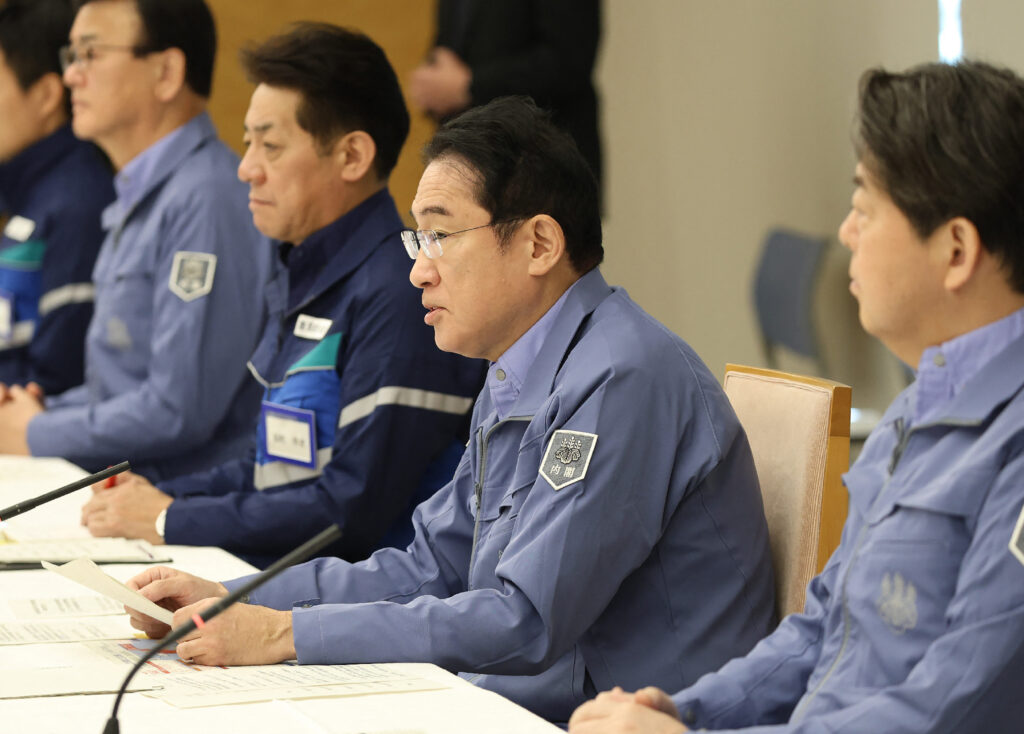 政府は、災害マネジメントの知見を持つ自治体職員を被災地に派遣することも決めた。(AFP)