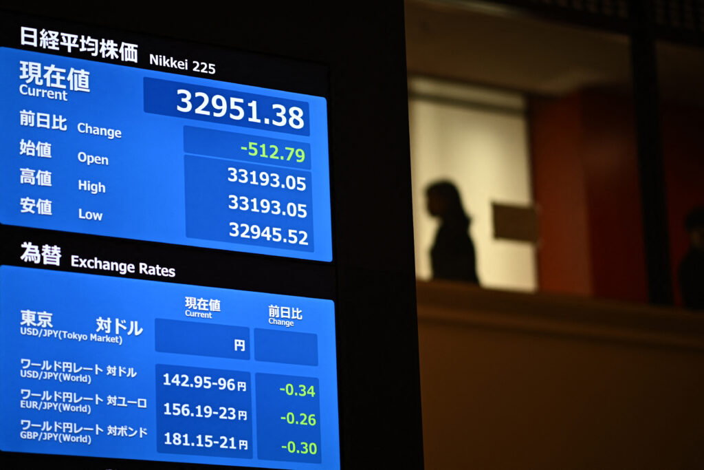 一方、年初から続く株価急騰に、アムンディ・ジャパンの石原宏美株式運用部長は「過熱感がある」と警戒する。(AFP)