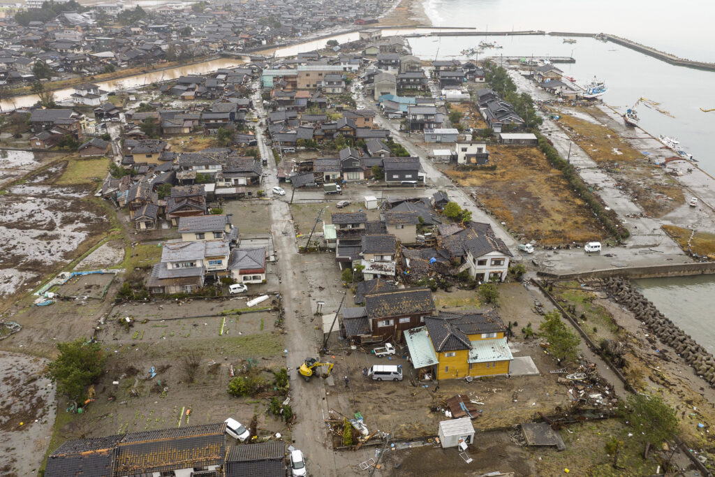 激甚災害は地域を限定しない「本激」とし、道路や港湾、学校、児童・老人福祉施設、農地といった広範な復旧事業を対象に国の補助率を引き上げる。(AFP)