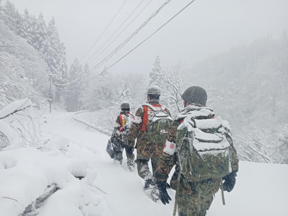 能登半島では自衛隊が救助・救援活動を行っている。(MOD)