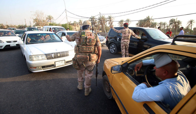バスラの路上で監視するイラク特殊作戦部隊の隊員たち（AFP通信提供写真）