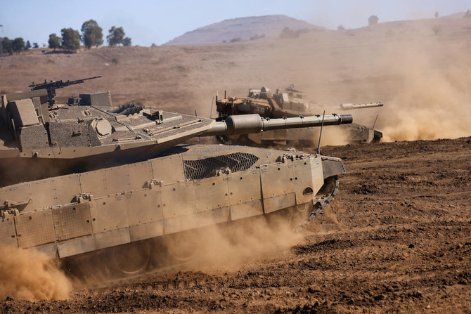 ゴラン高原に陣取るイスラエル軍の戦車。(ファイル/AFP）