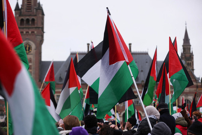 2024年1月12日、オランダ・ハーグの国際司法裁判所（ICJ）近くに集まったパレスチナ支持派のデモ隊 (ロイター）