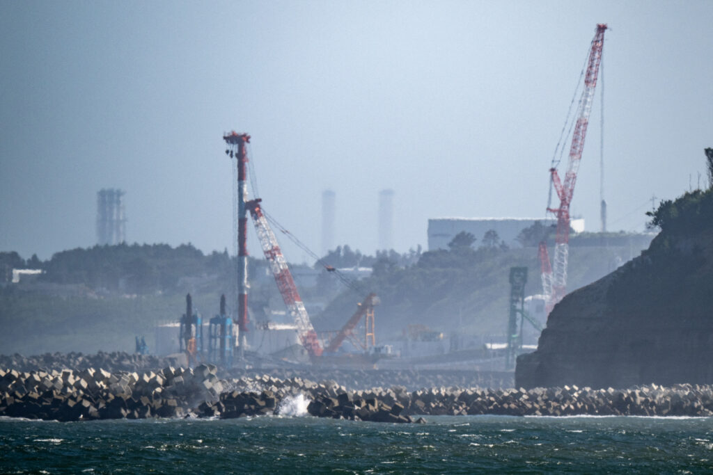計画案によると、原発の設備点検を挟みながら、４月～２５年３月に海洋放出する。(AFP)