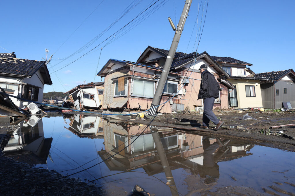 石川県を含む北陸電力管内では一時、4万戸超の停電が発生。(AFP)