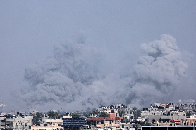 2024年1月9日、イスラエルの爆撃により、ガザ地区南部のハーン・ユーニス上空に煙が立ち上っている（File/AFP）