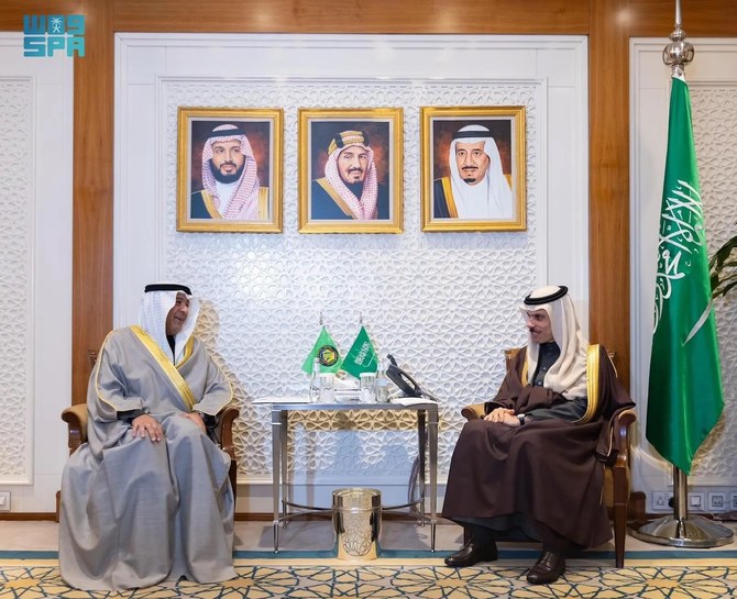 サウジのファイサル・ビン・ファルハーン王子兼外相がジャーセム・モハメド・アル・ブダイウィGCC事務総長と会談した。（SPA）