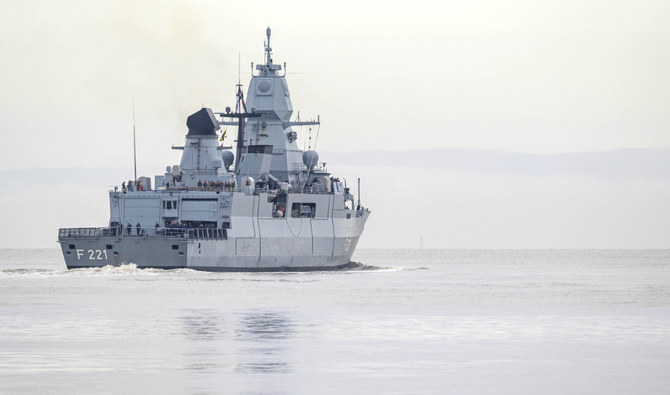 ドイツのヴィルヘルムスハーフェン港を出港するフリゲート艦「ヘッセン」。(DPA、AP経由)