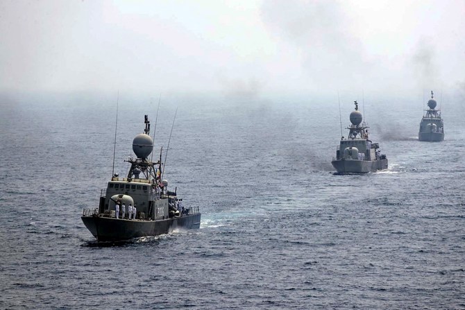 アラビア湾での軍事演習最終日にパレードするイラン海軍船（収蔵写真）（AFP）