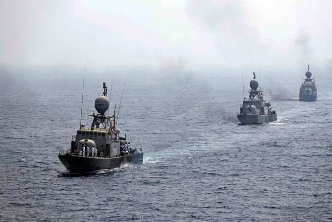 アラビア湾での軍事演習最終日にパレードするイラン海軍船(収蔵写真)(AFP)