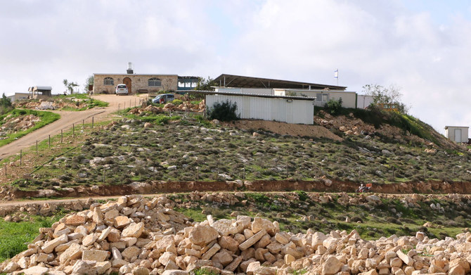 写真に映る風景は、2024年2月14日、ヨルダン川西岸地区の街ヘブロン近郊にあるイスラエル人入植者による非認可入植地「メイタリム・ファーム」（AFP）
