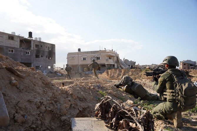 イスラエルとパレスチナの武装集団ハマスとの戦闘が続く中、ガザ地区で活動する地上部隊（AFP）
