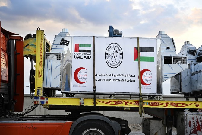 UAEはこれまでに、162機の貨物機でガザの人々に1万5,700トンの援助を提供している。(WAM)
