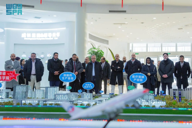 サウジアラビアの民間航空部門の幹部代表団が中国の航空機製造会社と経済区を訪問。（SPA）