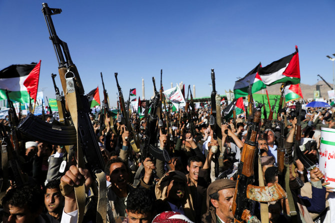 イスラエルがガザ地区への攻撃を続ける中、フーシ派の支持者を中心とした人々が、ガザのパレスチナ人に連帯を示して抗議集会を開いた。2024年2月23日、イエメンのサヌアにて。（ロイター）