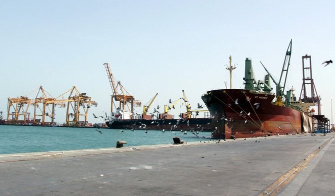 紅海のイエメン、ホデイダ港に停泊する船。（REUTERS/ファイル・写真）
