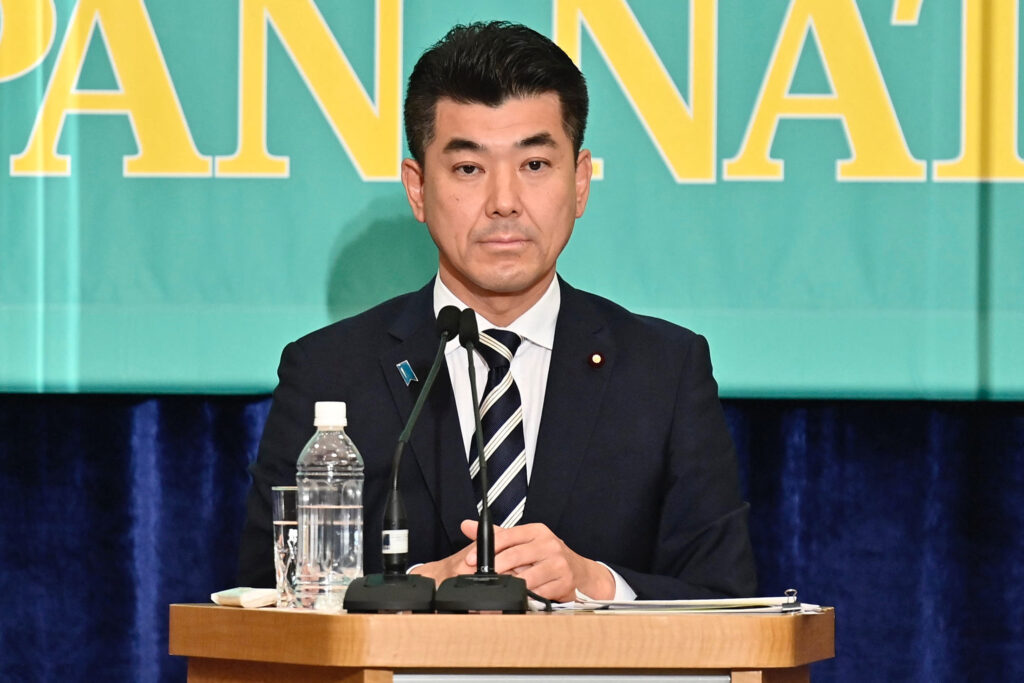 泉氏は記者会見で、次期衆院選で立民が１５０議席を獲得できなければ辞任する考えを重ねて示した。(AFP)