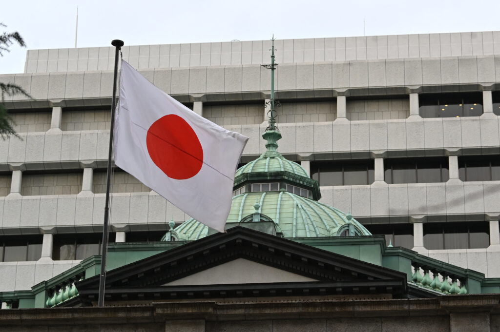 高田委員は、今春闘での労使交渉で昨年以上の賃上げ方針を示す企業が多いことから「賃上げ機運が高まっている」と指摘。(AFP)