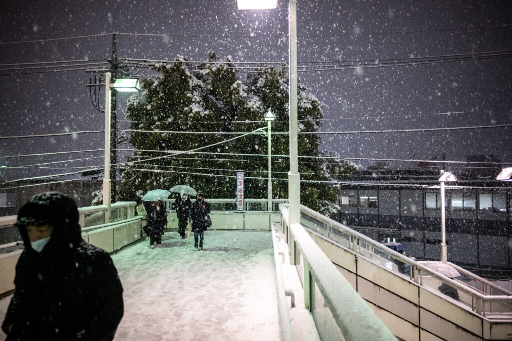 高速道路は首都高速や東名、新東名、中央道、関越道、東北道など、首都圏の大半の区間が通行止めとなった。(AFP)