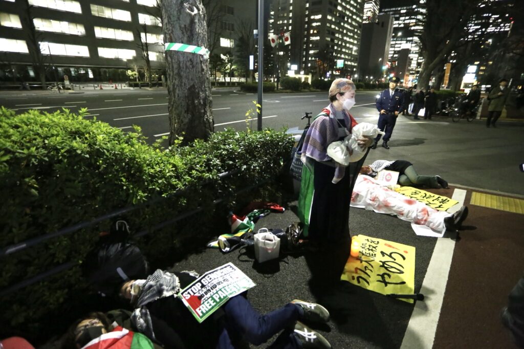 そしてイスラエル軍によるラファの難民キャンプ攻撃にも同様に抗議をした。(ANJ)