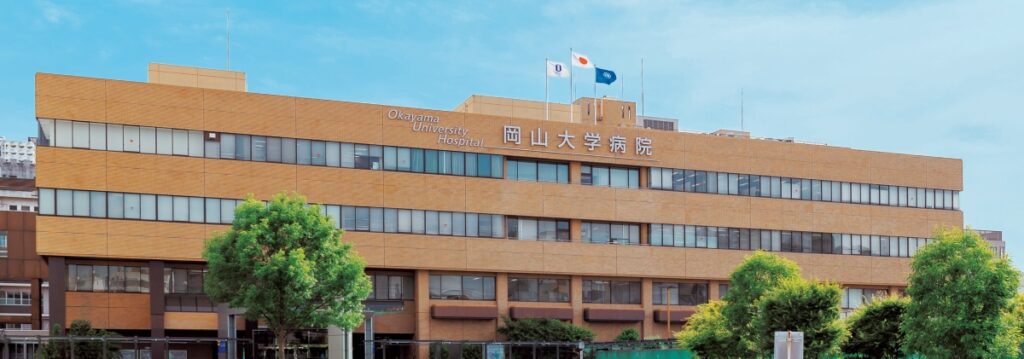 岡山大学病院を訪れたとき、少年は四肢麻痺（首から下の麻痺）に苦しんでいた。 (岡山大学病院）
