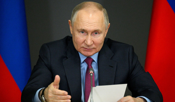ロシアのチェリャビンスクにあるスタンコマシュ産業地区で開かれた、国内産業への投資計画支援に関する会議で議長を務めるロシアのウラジーミル・プーチン大統領。2024年2月16日。(REUTERS)