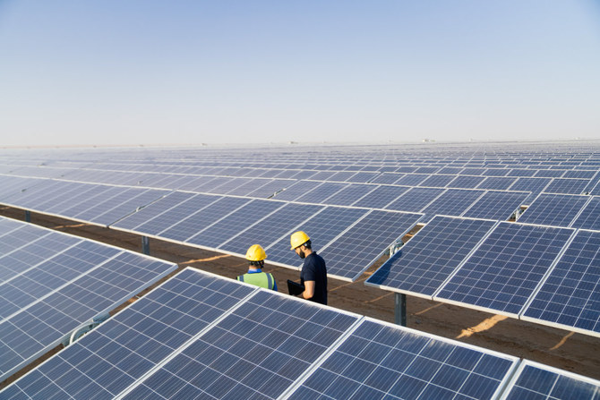 サウジアラビア北部ジョウフ州に広がる6平方キロメートルのサカーカ太陽光発電所プロジェクトは、94万MWhの電力を発電し、7万5000世帯に十分なクリーンエネルギーを供給する。（SPA）