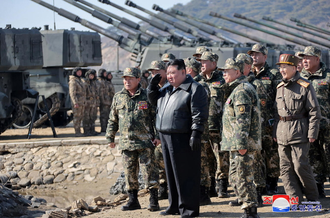 2024年3月7日、朝鮮人民軍の砲撃訓練を指導する北朝鮮の金正恩委員長。(ロイター経由KCNA)