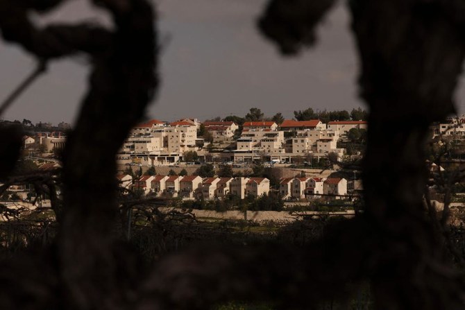 上の写真は、ヨルダン川西岸のベツレヘム県にあるパレスチナの町アルカダーの土地に建設されたイスラエルの入植地エフラタ（2024年3月6日撮影）。(AFP＝時事）