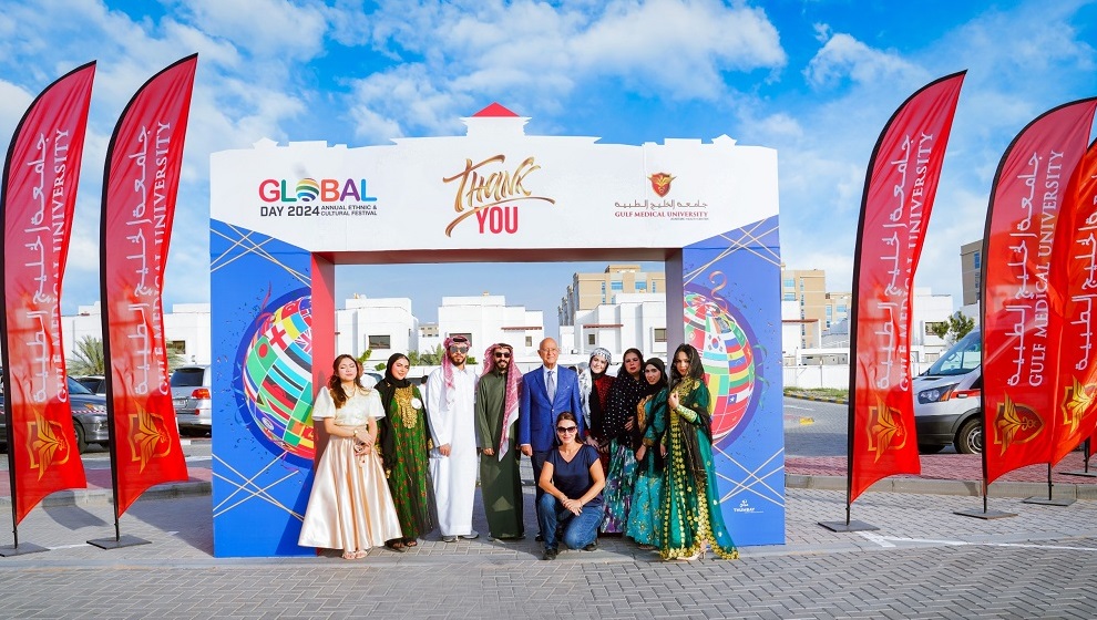UAEアジュマーンにあるガルフ医科大学（GMU）のキャンパスでは、毎年恒例の民族＆文化フェスティバル「グローバル・デー」が開催され、日本を含む様々な国のブースが出店した。