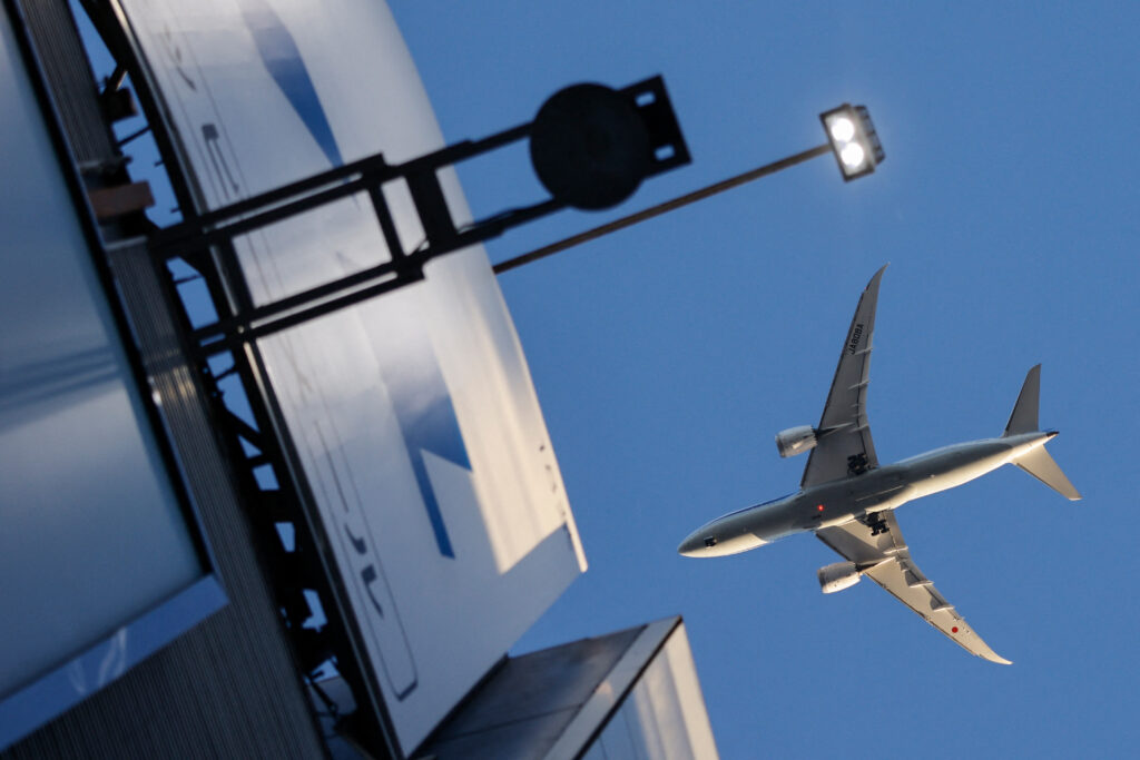 経産省は航空機産業戦略を改定する予定で、27日の産業構造審議会の会合で方針を示した。(AFP)
